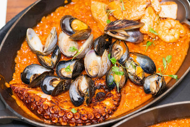Arroz con Pulpo y Almejas: El Tesoro Marinero del Verano | Puerto de Oriente