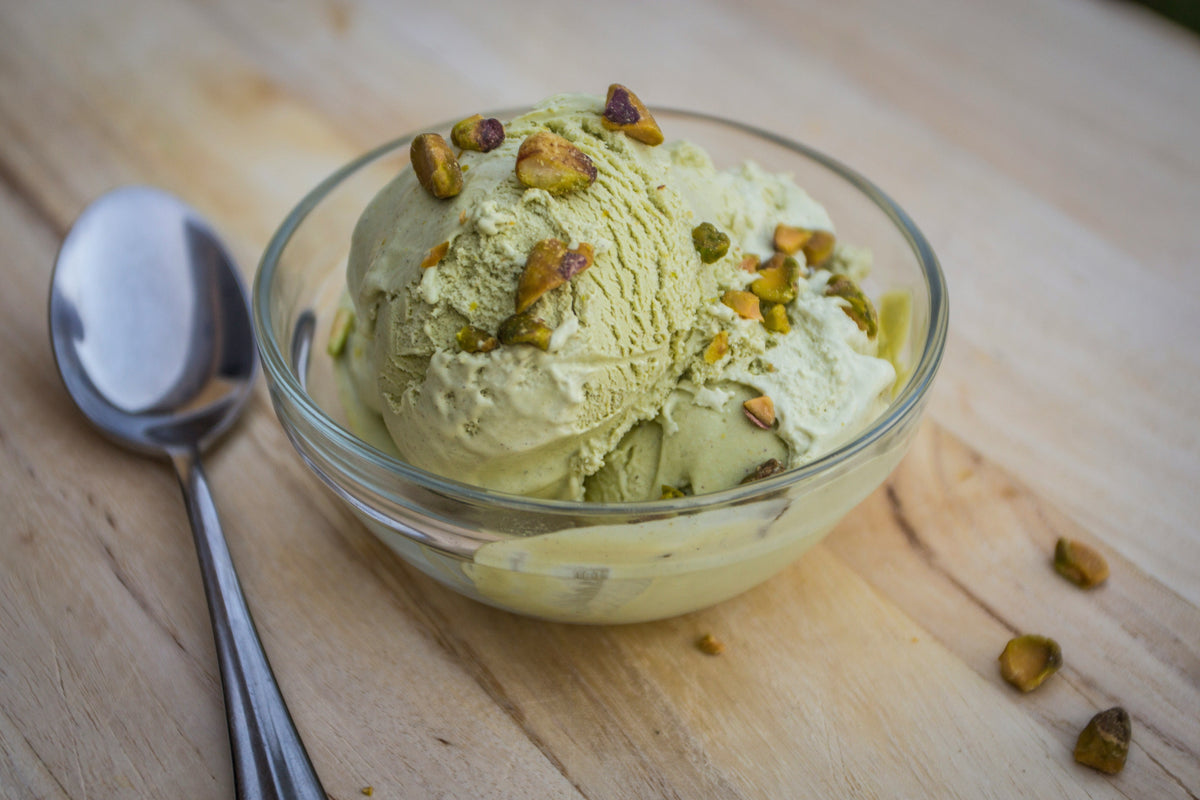 Helado Casero de Pistacho Puerto de Oriente: El Sabor Verde del Verano Mediterráneo