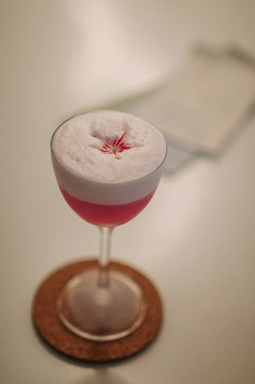 La Paloma de Tequila Entremanos Sour: El Alma del Verano Mexicano en Tu Terraza