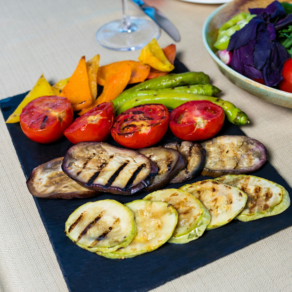 Parrillada de Verduras: El Sabor del Verano con Sazonador Puerto de Oriente