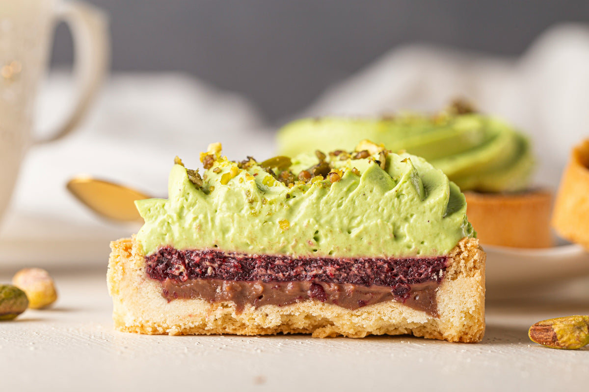 Receta de Pastel de Pistacho con Relleno de Frutos Rojos