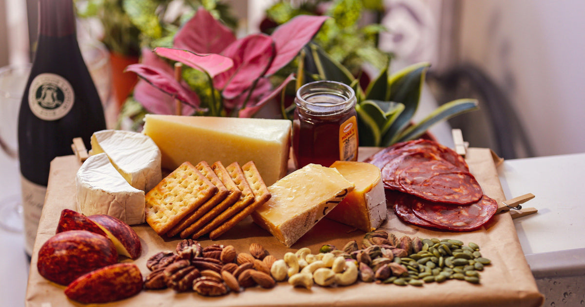 Tablas Gourmet Puerto de Oriente: El Arte del Aperitivo Mediterráneo Perfecto
