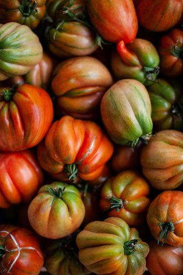 The Perfect Andalusian Tomato Salad: Huevo de Toro from Coín with Puerto de Oriente Seasoning